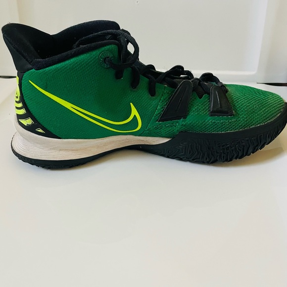 Nike Kyrie - Picture 7 of 8
